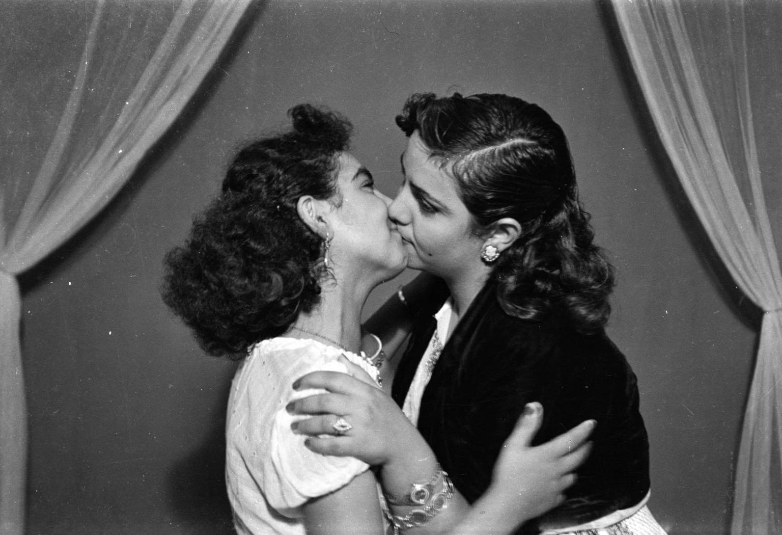 Bashasha (left) and a friend. Studio Shehrazade, Saida, Lebanon, late 1950s. © Akram Zaatari, courtesy Hashem el Madani and Arab Image Foundation, Beirut.